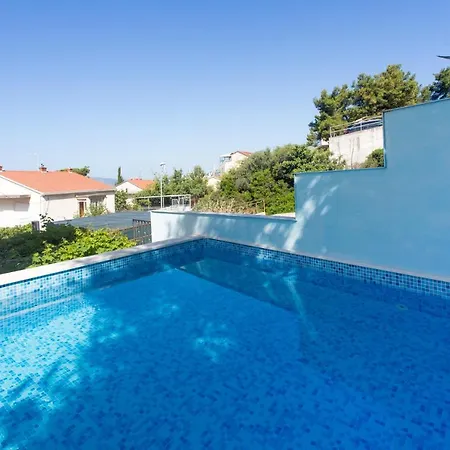 Alajbeg Apartman *